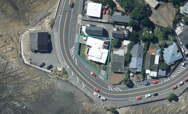 5 Sunset Parade, Plimmerton, Porirua - Carousel 1