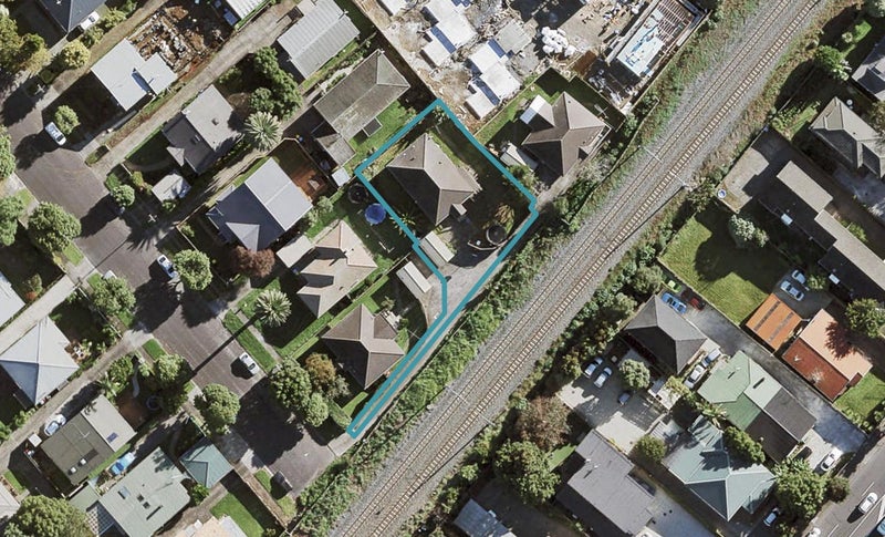 1B Newcastle Terrace, Mount Albert, Auckland - Carousel 1