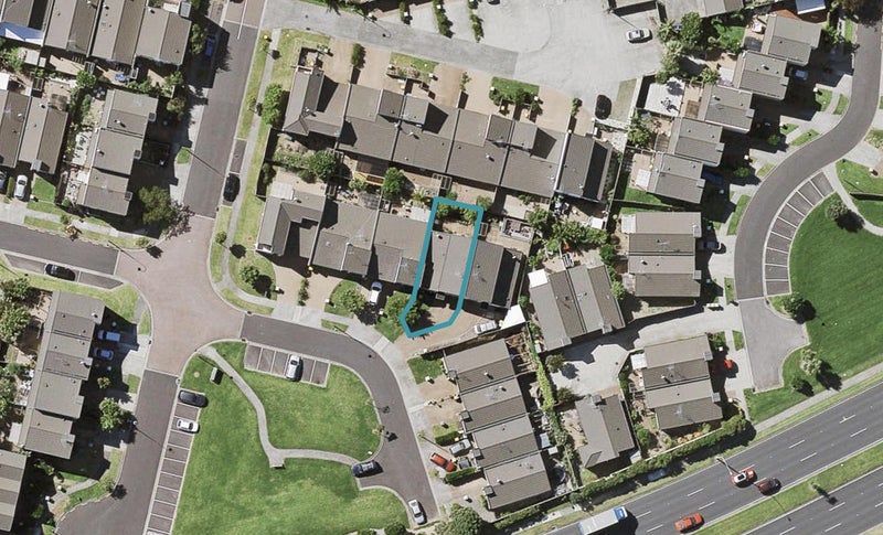 8 Nagle Place, Golflands, Auckland - Carousel 1