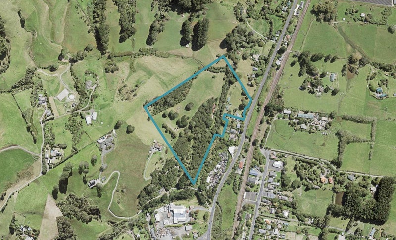 96 Waitakere Road, Waitākere, Auckland - Carousel 1