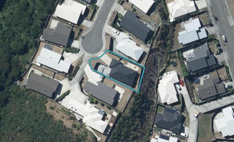7 Gennaker Lane, Whitby, Porirua - Carousel 1