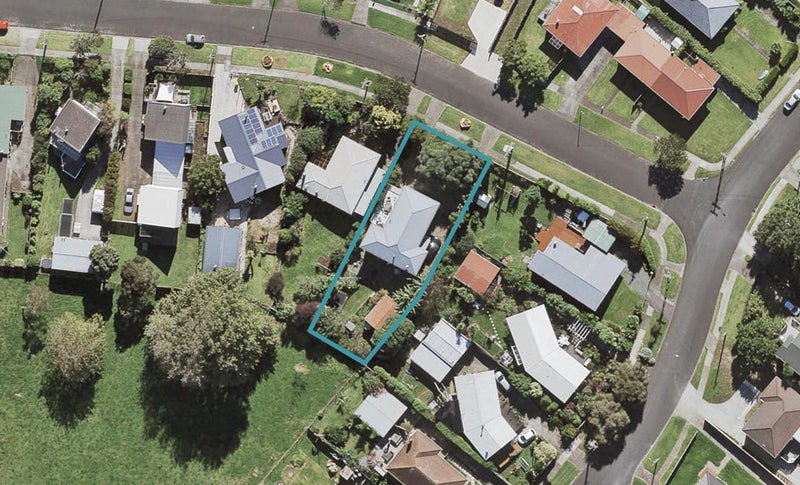 4 Kiekie Road, Mangere Bridge, Auckland - Carousel 1