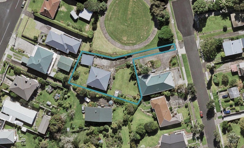 2 Scott Avenue, Mangere Bridge, Auckland - Carousel 1