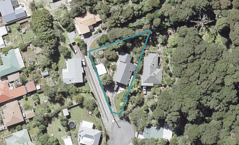 11 Faris Crescent, Wainuiomata, Lower Hutt - Carousel 1