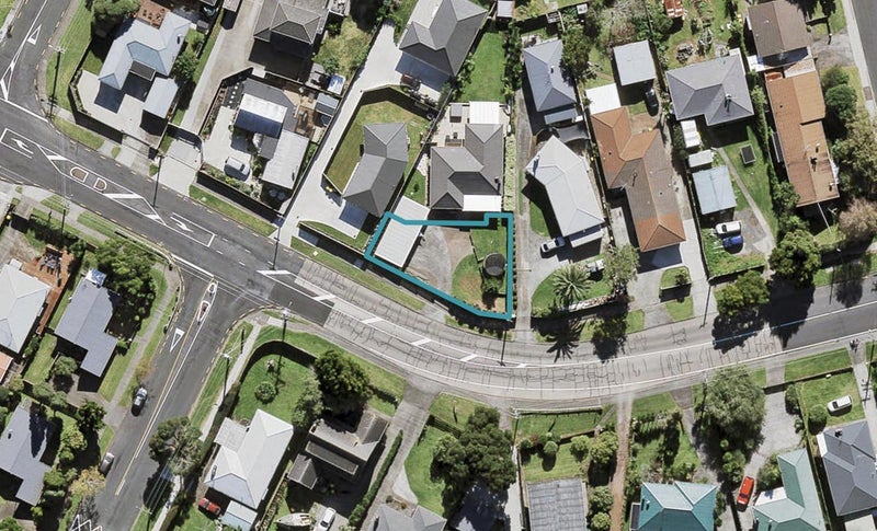 43 Taikata Road, Te Atatu Peninsula, Auckland - Carousel 1