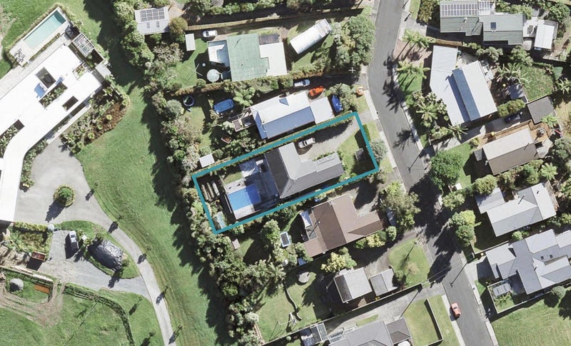 10 Valerie Crescent, Albany - Carousel 1