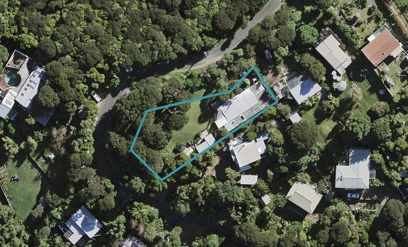 10 Hekerua Road, Oneroa, Waiheke Island - Carousel 1