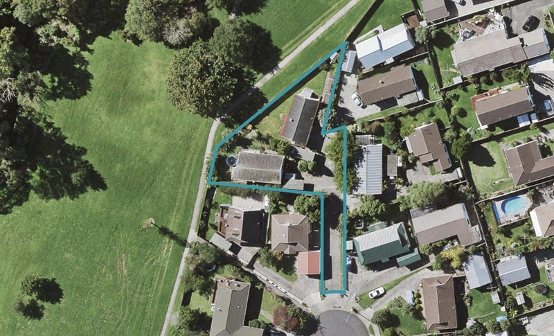 2/31 De Quincey Terrace, Highland Park, Auckland - Carousel 1
