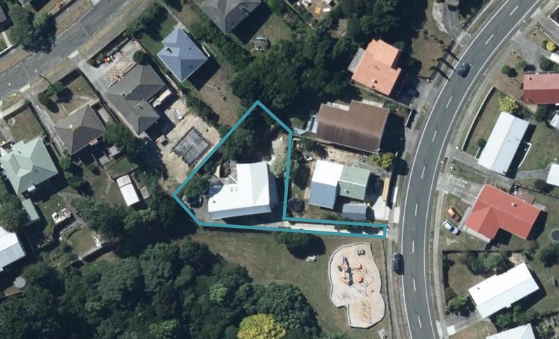 39 Gloaming Hill, Titahi Bay, Porirua - Carousel 1