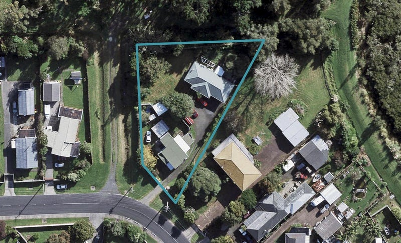 27 Parakai Avenue, Parakai, Helensville - Carousel 1