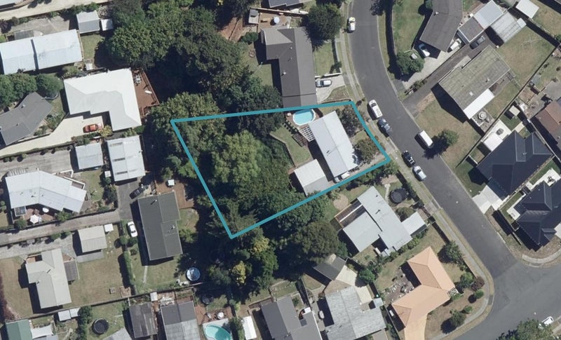 13 Tanekaha Place, Pukete, Hamilton - Carousel 1