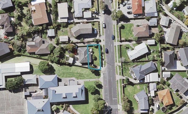 12A Wycherley Drive, Bucklands Beach, Auckland - Carousel 1