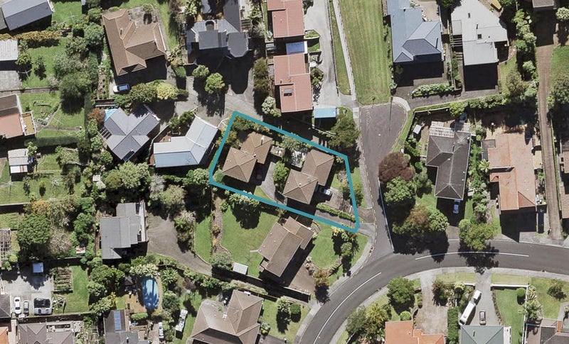 1/2 Fairbanks Place, Glendene, Auckland - Carousel 1