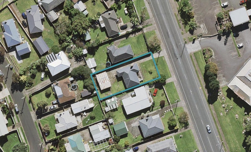 112 Coronation Road, Mangere Bridge, Auckland - Carousel 1