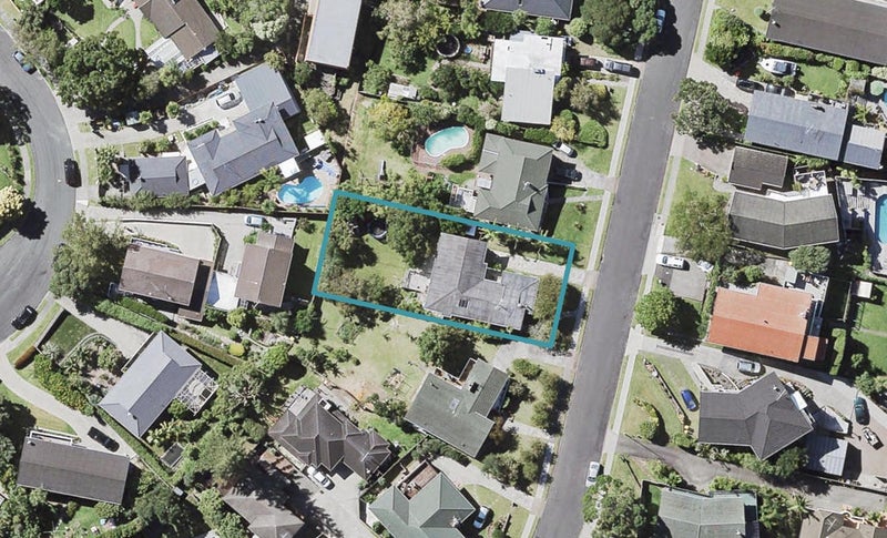 9 Mayfair Crescent, Mairangi Bay, Auckland - Carousel 1