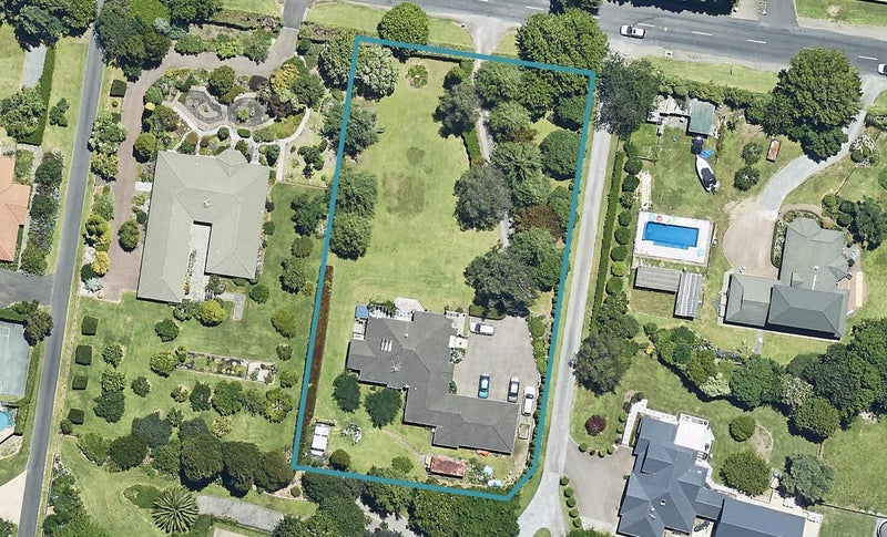 11 Freeburn Road, Pyes Pa, Tauranga - Carousel 1