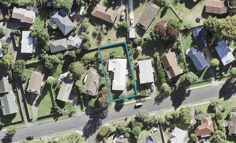 19 Topliss Drive, Northcross, Auckland - Carousel 1