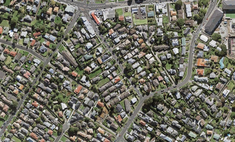 1/11 Hayr Road, Three Kings, Auckland - Carousel 1