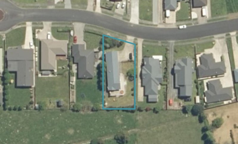 11 Benner Drive, Ngatea, Ngatea - Carousel 1