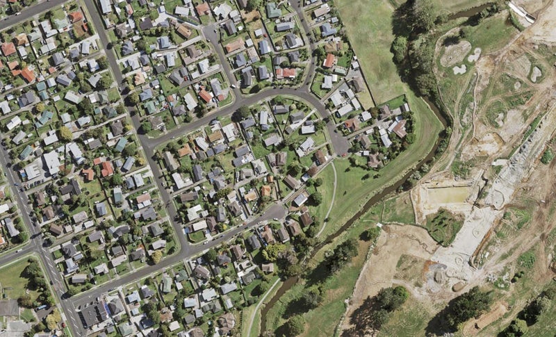 30 McQuarrie Avenue, Wattle Downs, Auckland - Carousel 1