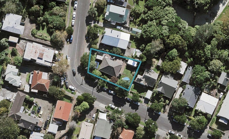 31 Aroha Avenue, Sandringham, Auckland - Carousel 1