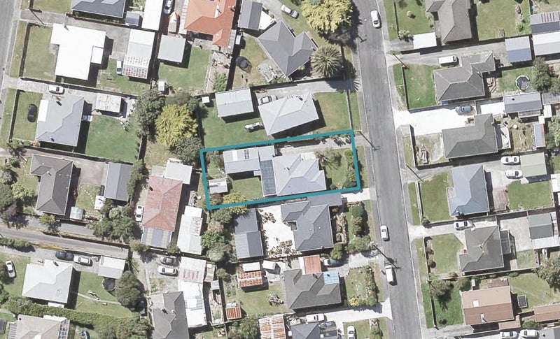 11 Roberts Street, Wainuiomata, Lower Hutt - Carousel 1