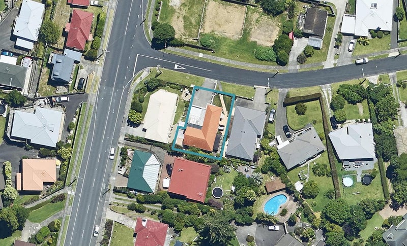 1 Linley Terrace, Judea, Tauranga - Carousel 1