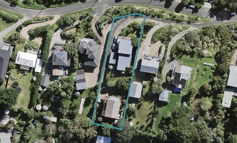 28 Queens Drive, Oneroa, Waiheke Island - Carousel 1