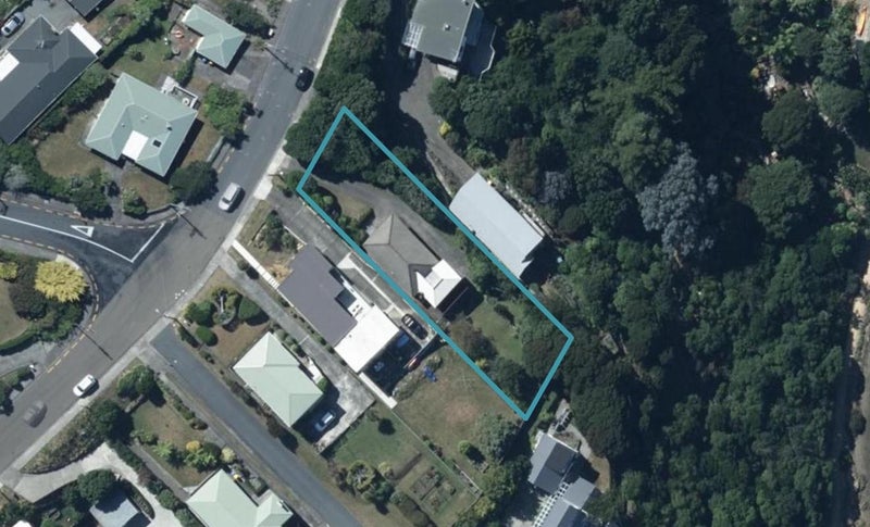 50 Mana View Road, Paremata, Porirua - Carousel 1