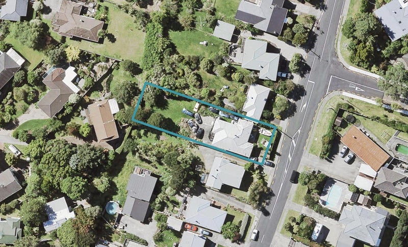 135 Arran Road, Browns Bay, Auckland - Carousel 1