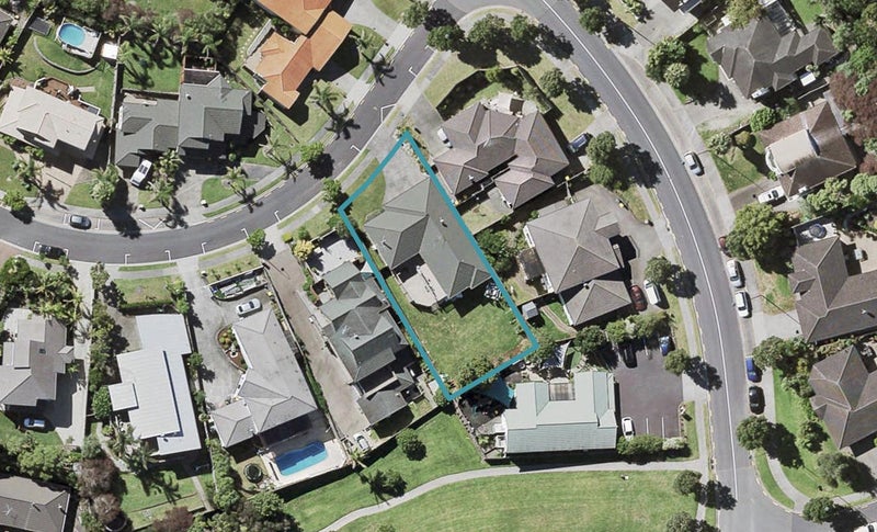 4 Baulcomb Parade, Windsor Park, Auckland - Carousel 1
