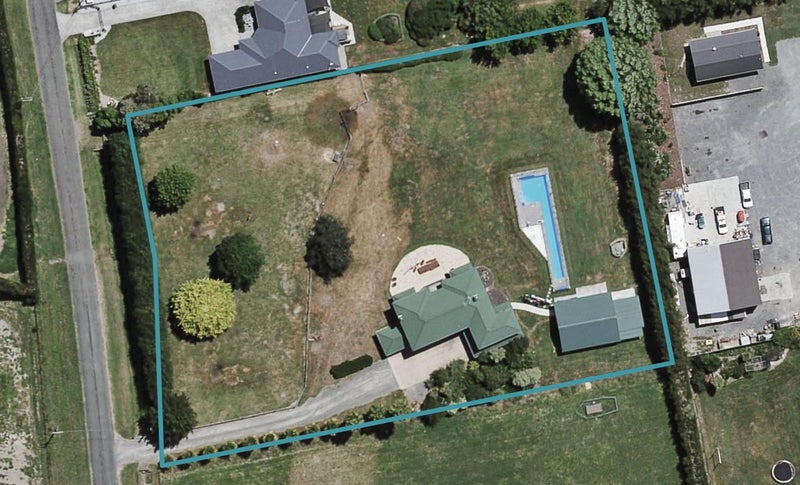 40 The Loop, Meeanee, Napier - Carousel 1