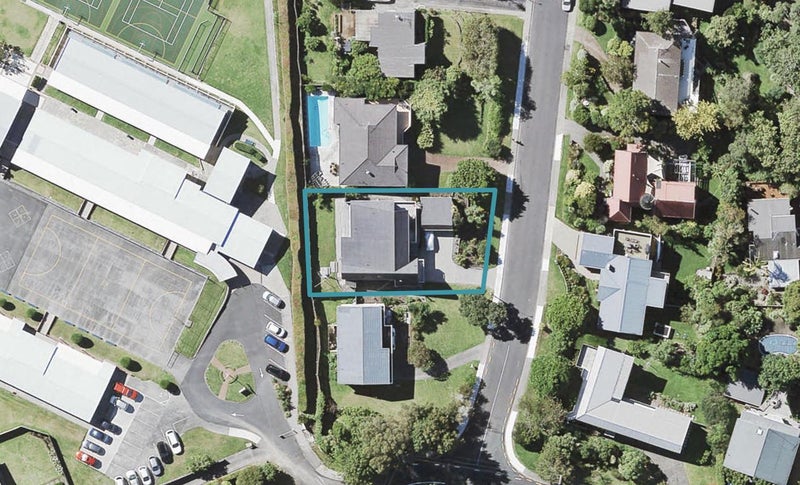 3 St Ives Terrace, Mairangi Bay, Auckland - Carousel 1
