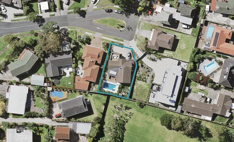 15 Andrea Place, Sunnyhills, Auckland - Carousel 1