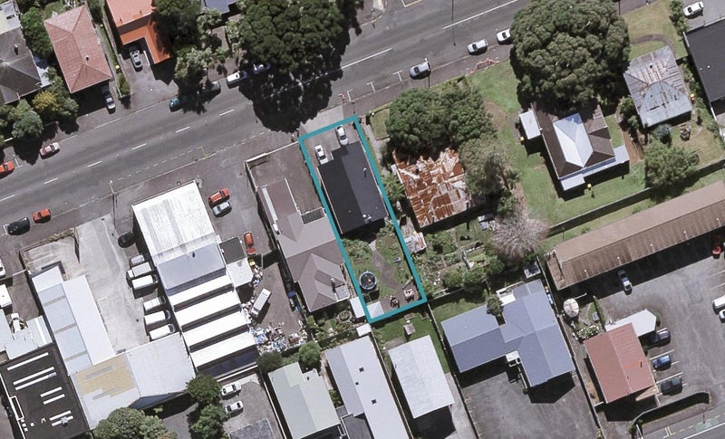 217 Devon Street West, New Plymouth, New Plymouth - Carousel 1