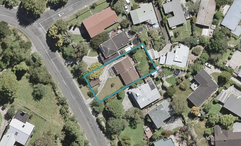 71 Blue Mountains Road, Pinehaven, Upper Hutt - Carousel 1