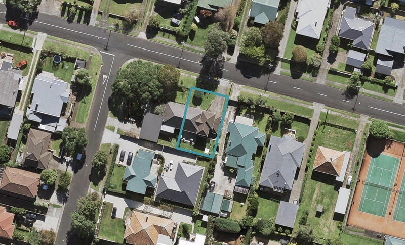 32 Fernleigh Avenue, Royal Oak, Auckland - Carousel 1