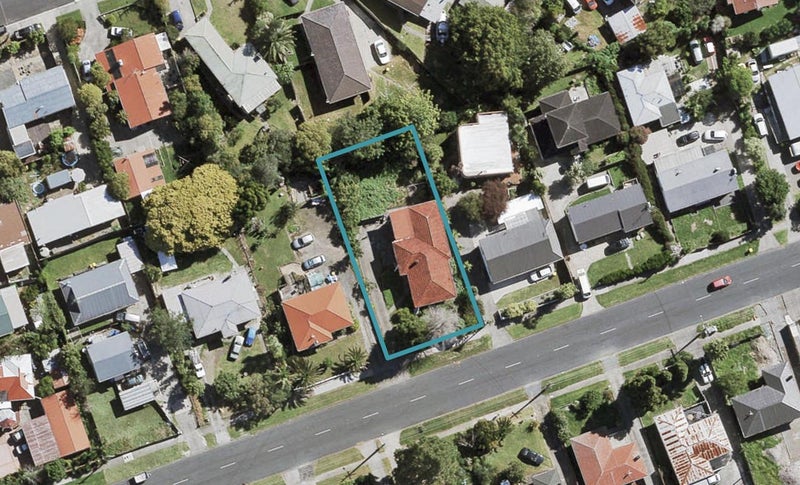 16 Larnoch Road, Henderson, Auckland - Carousel 1