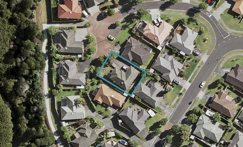 8 Adair Place, Weymouth, Auckland - Carousel 1