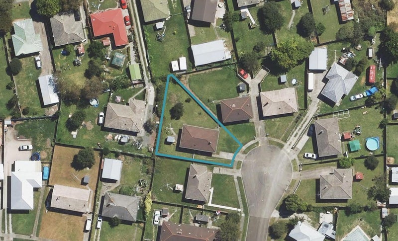 6 Boyle Place, Outer Kaiti, Gisborne - Carousel 1