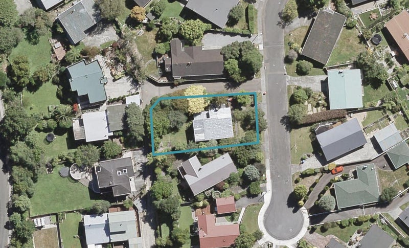 16 Harewood Grove, Pinehaven, Upper Hutt - Carousel 1