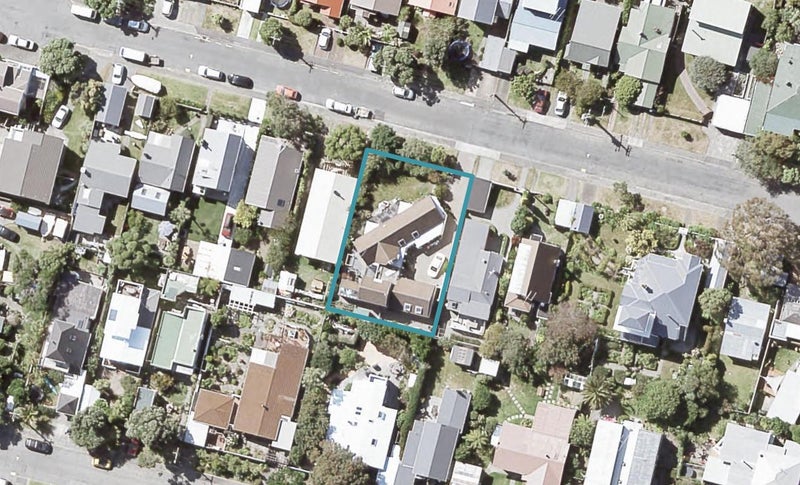 17 Kauri Street, Eastbourne, Lower Hutt - Carousel 1