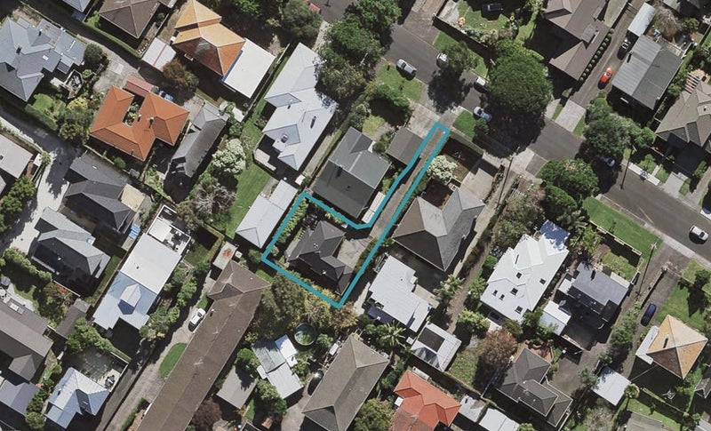 5A Kowhatu Road, One Tree Hill, Auckland - Carousel 1