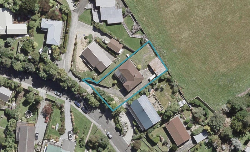 11 Vista Crescent, Maoribank, Upper Hutt - Carousel 1