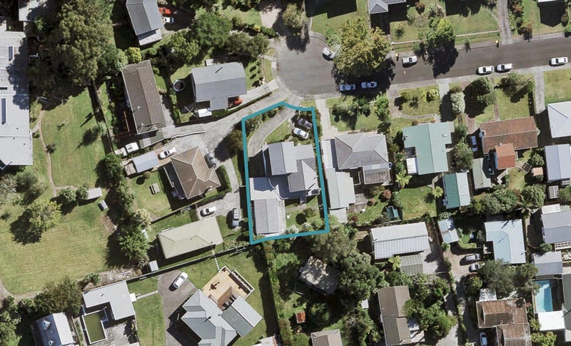 14 Grimshaw Place, Henderson, Auckland - Carousel 1