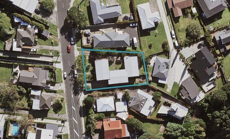 2/83 Sylvan Avenue, Northcote, Auckland - Carousel 1