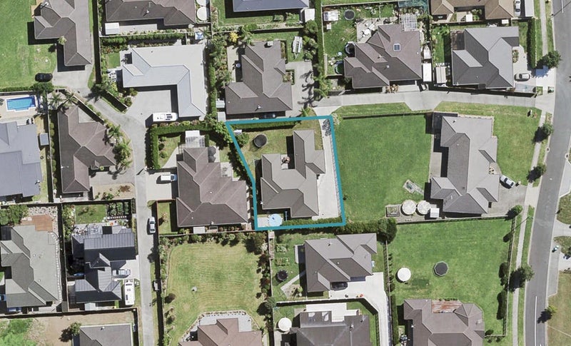 8 Orchard Lane, Huapai, Kumeu - Carousel 1