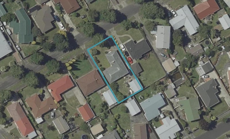 10 Raglan Avenue, Cloverlea, Palmerston North - Carousel 1