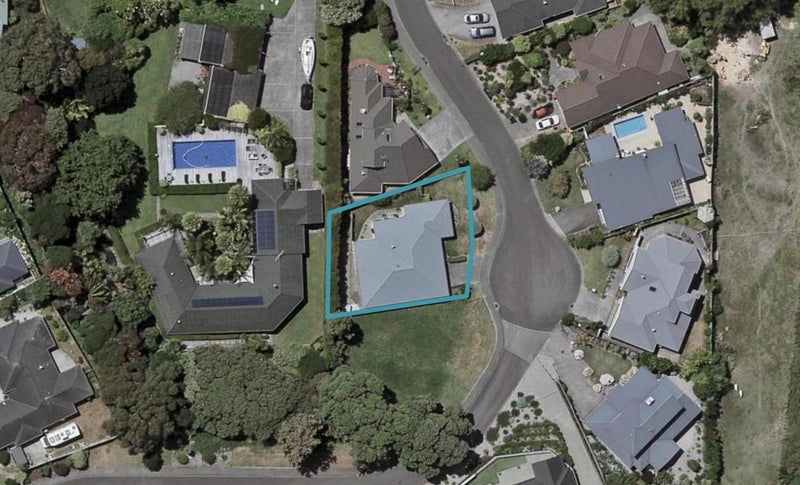 5 Fairway Oaks Drive, Waikanae Beach, Waikanae - Carousel 1