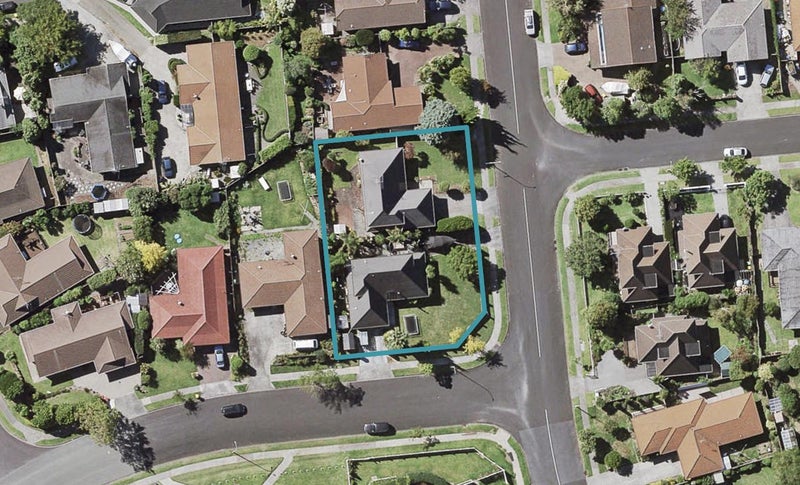 2/11 Northpark Avenue, Northpark, Auckland - Carousel 1